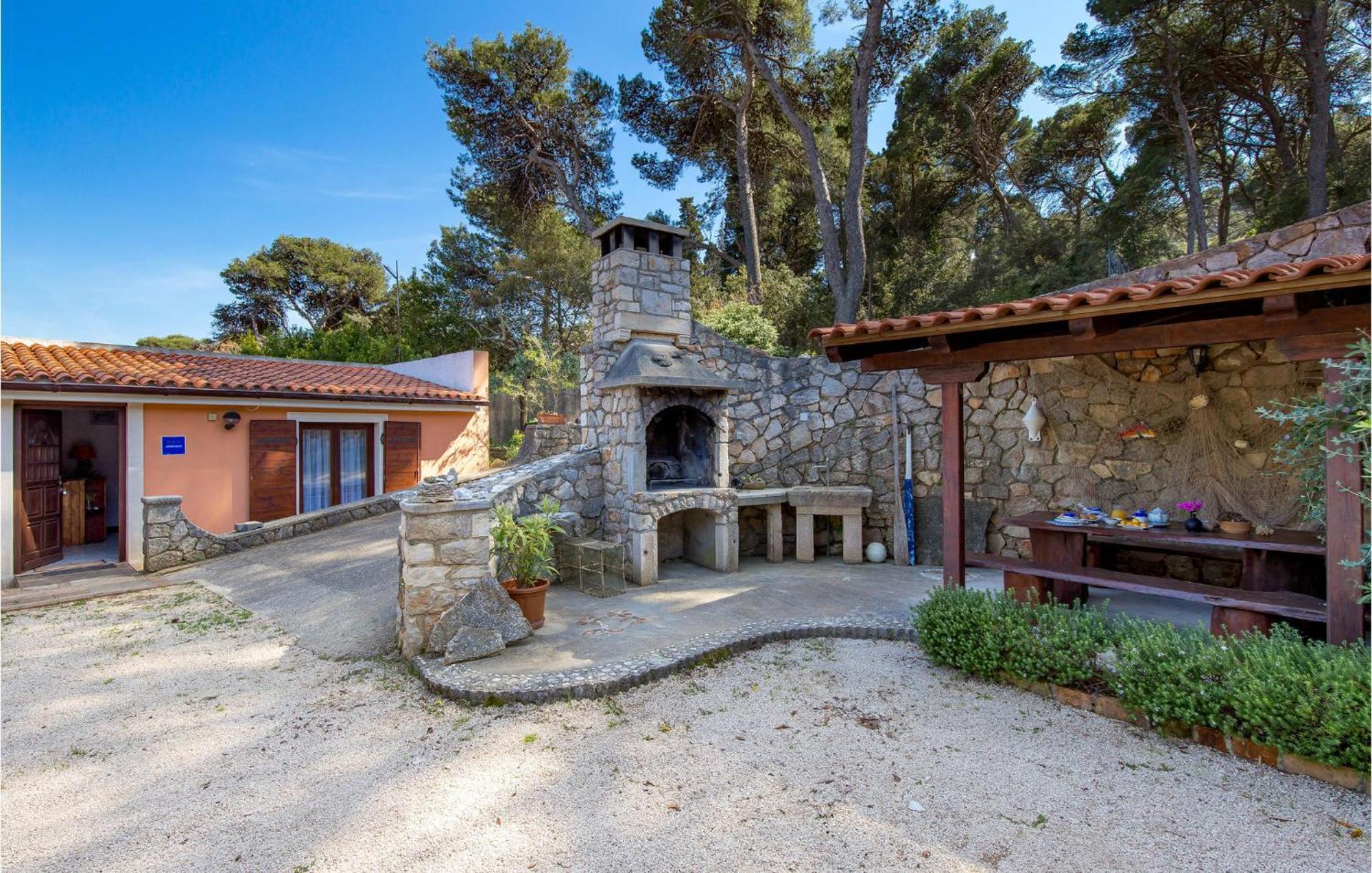 Awesome Home In Veli Losinj Bagian luar foto