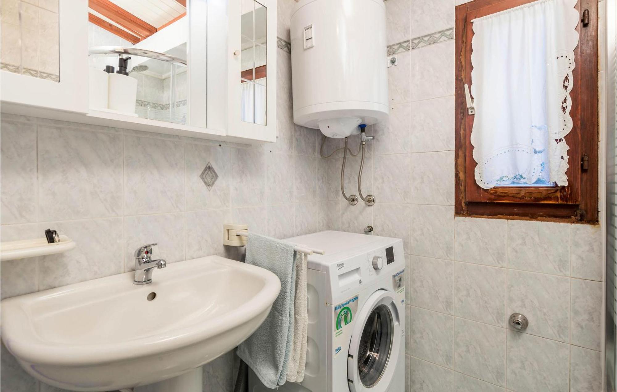 Awesome Home In Veli Losinj Bagian luar foto