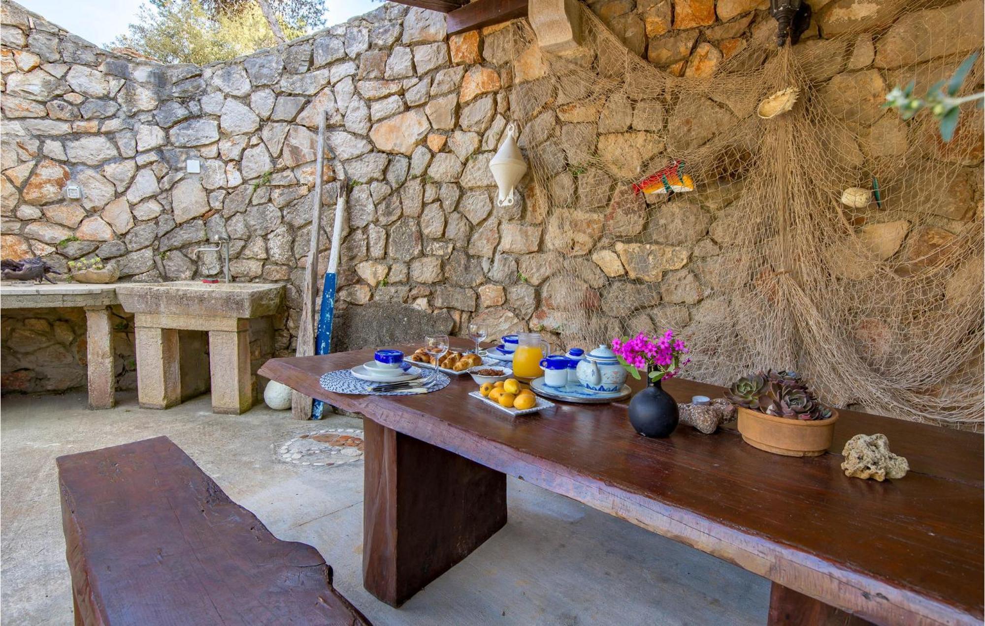 Awesome Home In Veli Losinj Bagian luar foto