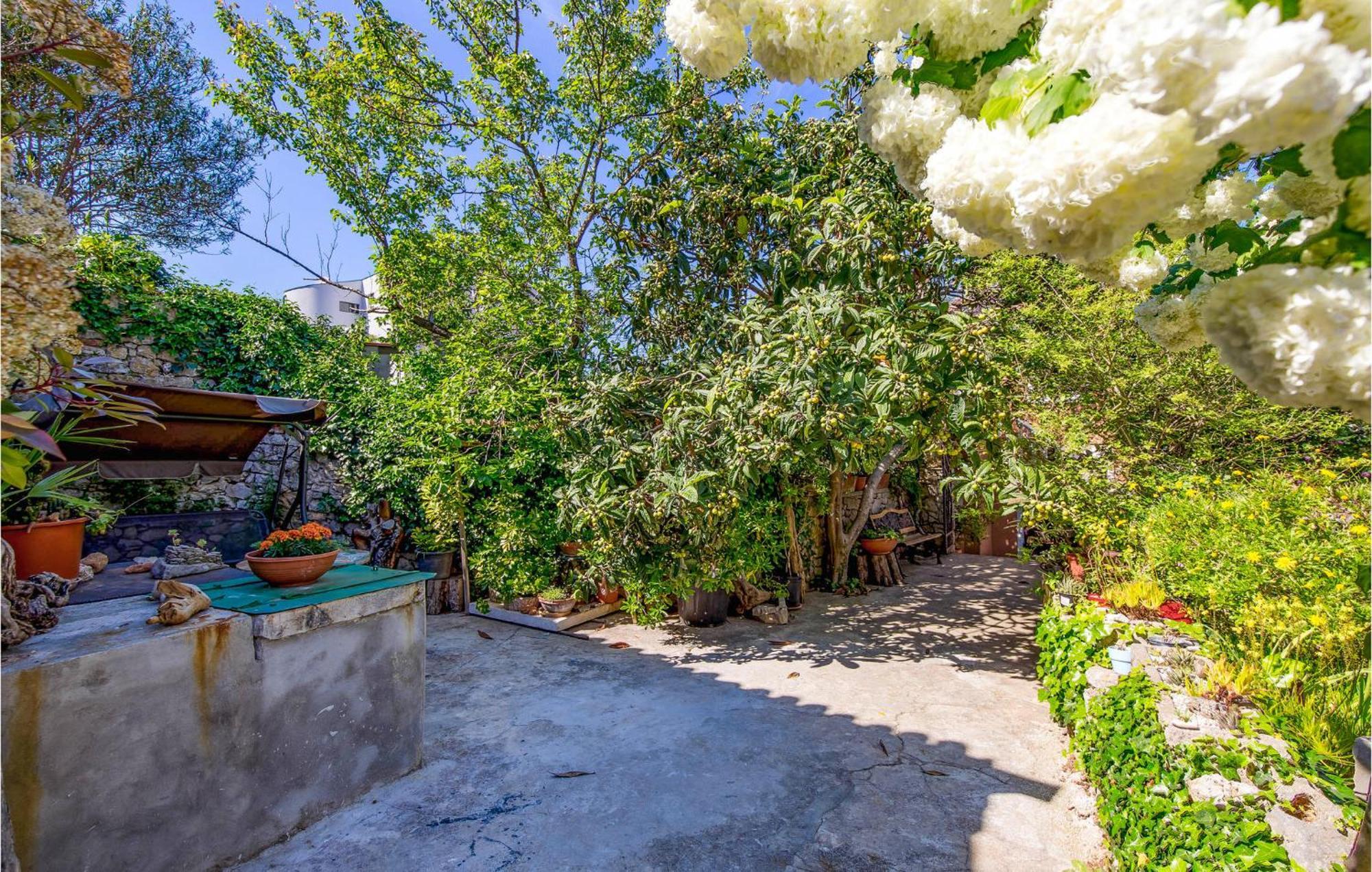 Awesome Home In Veli Losinj Bagian luar foto
